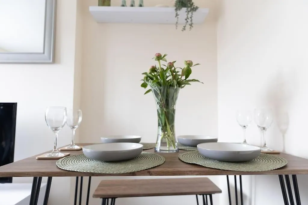 Contractors - High Street - Fast Wi-Fi Apartment Cleethorpes United Kingdom