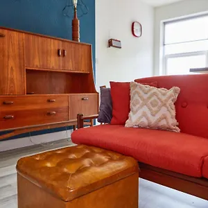 Binks - Seafront 1 Bed First Floor Apartment